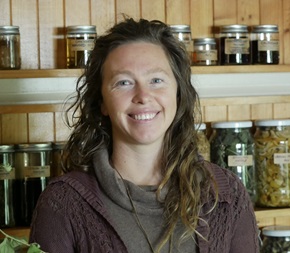 Image of Tatiana Dawn, community herbalist and owner Alchemilla Herbals. Workshop on plantain herb, community herbal medicine workshop a s a Post-HerbFest event | Everyday Empowered.